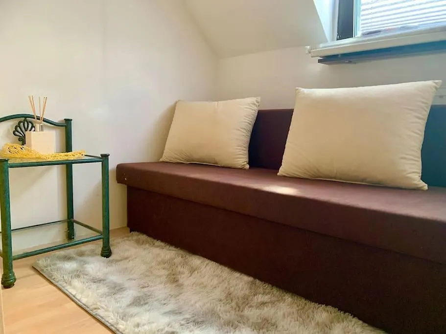 Zentrale Wohnung In Bilk Mit Neuer Moderner Einrichtung Düsseldorf Appartement